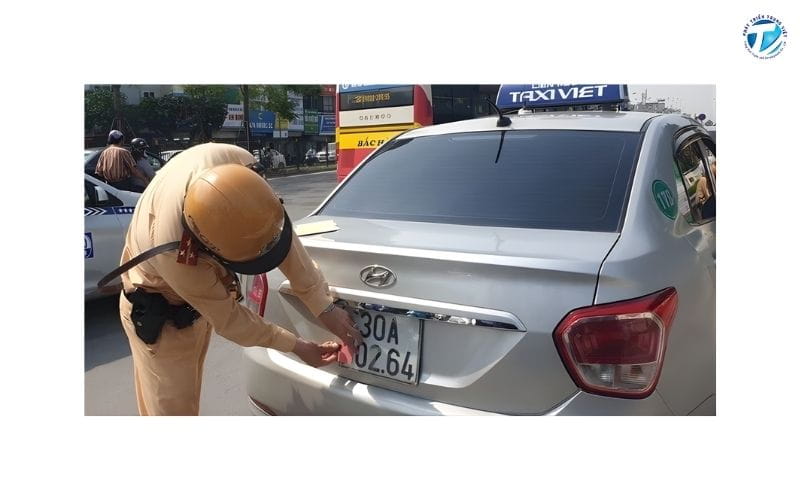 Dán decal phản quang dán biển số có bị phạt không